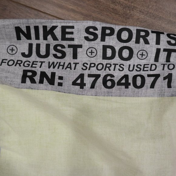 NWT Nike NSW Woven Shorts Red Medium - Picture 9 of 9